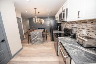 Spacious 2 bedroom Unit 4 beds sleeps 6 , D - 8
