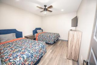 Spacious 2 bedroom Unit 4 beds sleeps 6 , D - 7