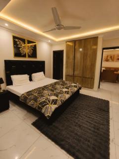 Neat Retreat 2BHK - Sector E11 Islamabad - Fully Equipped Everything You Need - 1
