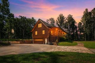 Scenic Cabin Retreat with Gym, Game Room and Outdoor Space - 0