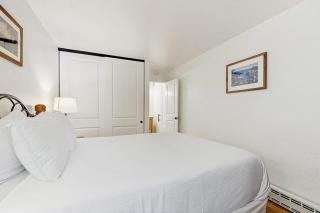 Stunning Newly Renovated Condo - Walk to Beach Pool & Heavenly Ski Resort - 4