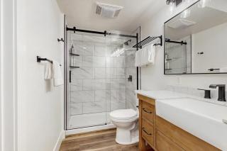 Stunning Newly Renovated Condo - Walk to Beach Pool & Heavenly Ski Resort - 2