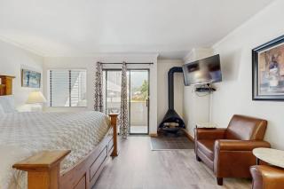 Your next big mountain escape awaits at this Lakeland Village deluxe studio - 1