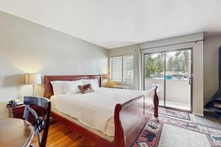 First-Floor Studio w Free WiFi Shared Heated Pool Seasonal Pool Private Beach - 0
