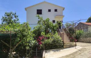 2 Bedroom Gorgeous Apartment In Okrug Gornji - 3