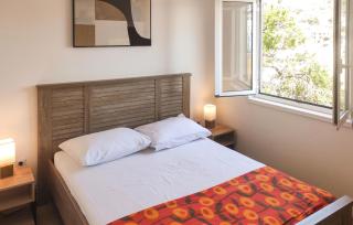 2 Bedroom Gorgeous Apartment In Okrug Gornji - 6