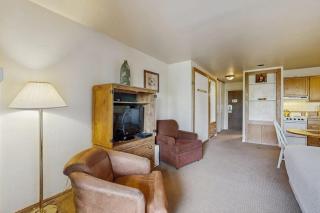 Experience an indulgent getaway at this Lakeland Village deluxe studio - 7
