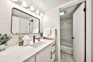 Delight in luxe amenities at this newly remodeled Lakeland Village studio - 1