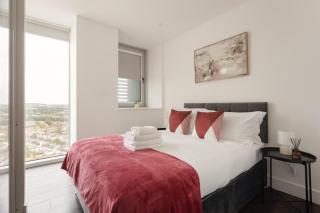 2 Bedroom, Opposite Tube, AC, 25 min to Central London - 7