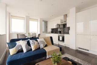 2 Bedroom, Opposite Tube, AC, 25 min to Central London - 2
