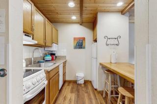 Modern condo on the lake with pool hot tub & balcony - short walk to the beach - 6