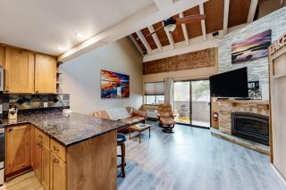 Lake dreams come true at this top-floor studio with loft at Lakeland Village - 8