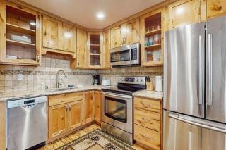 Ideal lake retreat w Easy Beach Access Gas Stove & Open Layout - Skiing Nearby - 6