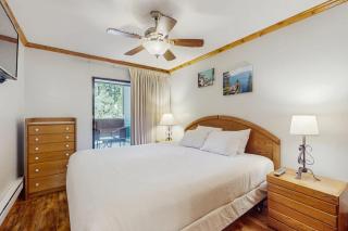 Ideal lake retreat w Easy Beach Access Gas Stove & Open Layout - Skiing Nearby - 5