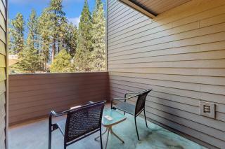 Ideal lake retreat w Easy Beach Access Gas Stove & Open Layout - Skiing Nearby - 3