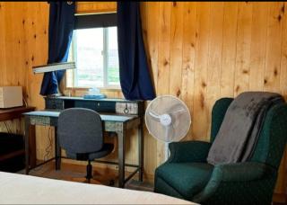 Lake Stop Resort - 8