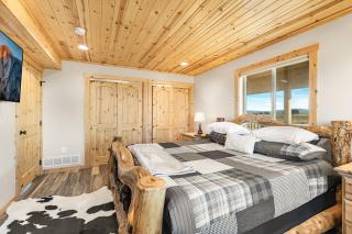 Eagle Eye Retreat by KABINO A/C EV Hot tub Minutes to reservoir 35 miles to W Yellowstone - 1