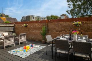 Modern, comfy Town centre gem, near beach, parking - 3
