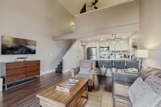 Beautifully Updated Studio Condo with Private Beach Pier Pool Spa - 9