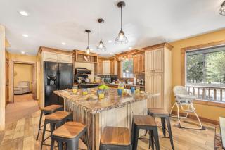 KABINO: NEW! 35 min to Yellowstone, Firepit, HUGE windows - 2