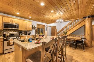 KABINO: NEW! Hot Tub Sauna 45 min to Yellowstone - 5