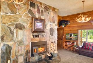 LAZY 2 ELK LAKE LODGE by Kabino: 7.6 Acres Henrys Lake Fishing ATV Trails Yellowstone Sauna - 7