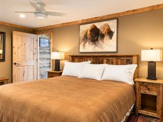 LAZY 2 ELK LAKE LODGE by Kabino: 7.6 Acres Henrys Lake Fishing ATV Trails Yellowstone Sauna - 1