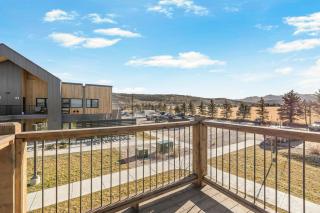 VICTOR POWWOW: Grand Targhee Teton Mtns Skiing Trails Snowmobiling Condo - 2