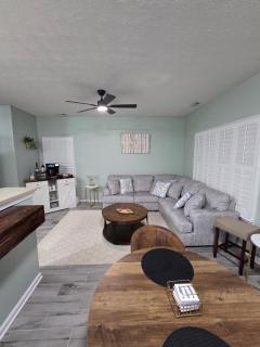 2-bedroom apartment in tranquil Indianapolis with AC comfort - 6
