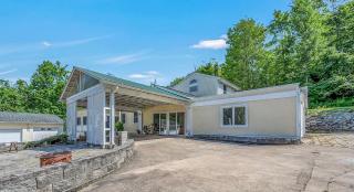 Beautiful 3 bedroom house on 10 acres of land - 1