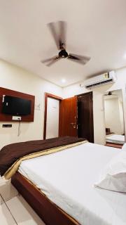 Hotel Neelam tower - 8