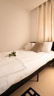 Urban Retreat 3-Min Walk from Achasan Station, 15-Min to Seongsu, Tranquil Space for Relaxation - 3