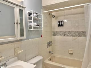 Spacious apartment near NYC & MetLife stadium - 6
