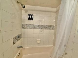 Spacious apartment near NYC & MetLife stadium - 4