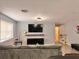 Spacious apartment near NYC & MetLife stadium - 3