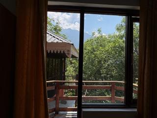 The Walnut House - 9