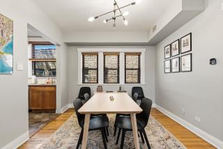 Steps to the Lakefront! This Uptown Beauty is Everything You Need for a Perfect Chicago Getaway condo - 6