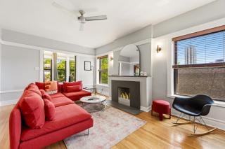 Steps to the Lakefront! This Uptown Beauty is Everything You Need for a Perfect Chicago Getaway condo - 0