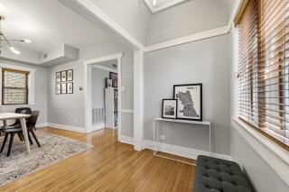 Steps to the Lakefront! This Uptown Beauty is Everything You Need for a Perfect Chicago Getaway condo - 3