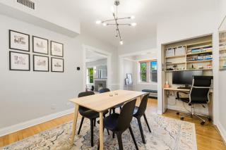 Steps to the Lakefront! This Uptown Beauty is Everything You Need for a Perfect Chicago Getaway condo - 2