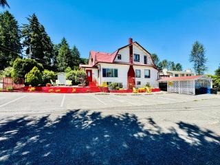 2nd Floor House with 2 Queen Bedrooms and Extra Sofa Bed Located 10 minutes from SeaTac Airport and 20 minutes from Downtown Seattle - 0