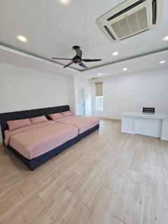 Large Group KTV Stay, Near Setia Alam, Klang - 1