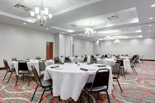 Holiday Inn & Suites Lafayette North by IHG - 8