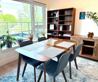 Bright and Convenient Renfrew Collingwood 2 bed 2 bath - 4