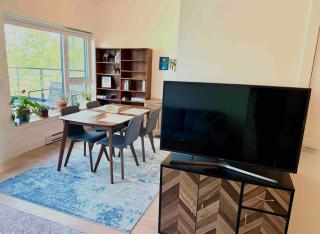 Bright and Convenient Renfrew Collingwood 2 bed 2 bath - 6