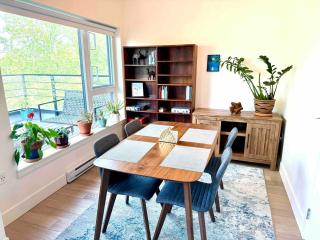 Bright and Convenient Renfrew Collingwood 2 bed 2 bath - 5