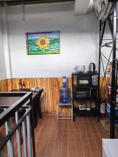 Cozy Small Mountain Cabin, Wi-Fi, Gated Parking - 8