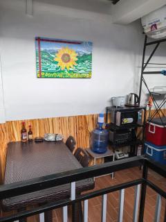 Cozy Small Mountain Cabin, Wi-Fi, Gated Parking - 9