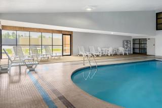 AmericInn by Wyndham Marshfield - 3