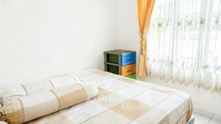 Henry's Family Guest House - 4